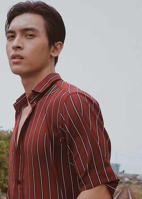 Vẻ lãng tử mang dòng máu lai Thái của Công Dương.