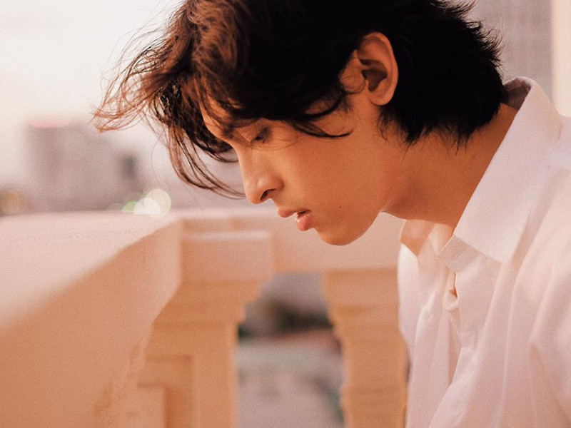 Công Dương từng đi hát tại Vietnam Idol, Nhân tố bí ẩn. Tuy nhiên, sau đó, anh quyết định chỉ tập trung vào sự nghiệp diễn xuất.