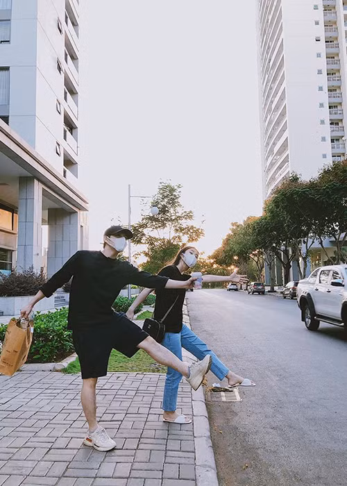 Đông Nhi đang có những tháng ngày bình yên bên Ông Cao Thắng. Hạnh phúc tuy giản dị nhưng đong đầy.