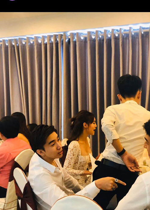 Cặp đôi tin đồn còn từng diện đồ ton sur ton, xuất hiện trong tiệc cưới một người bạn thân của Lan Ngọc. Ảnh: Vietnamnet