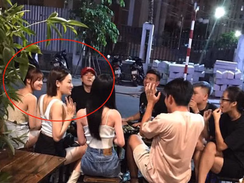 Nhiều khán giả cho rằng Lan Ngọc và Chi Dân thực sự hẹn hò nhưng không muốn gây ồn ào nên phủ nhận mối quan hệ tình cảm.