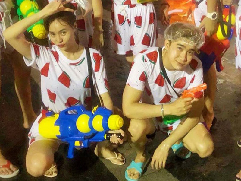 Hình ảnh cặp đôi tin đồn du lịch Thái Lan. Ảnh: Zing