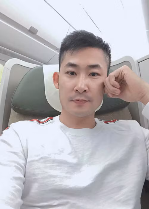 Ngay lập tức, Trọng Nhân phủ nhận lời tố quỵt tiền. Trên trang cá nhân, nam diễn viên cho biết, anh làm mất cuống vé máy bay chứ không vay tiền hay bùng tiền ai cả. Sau lời phân trần của nam diễn viên “Hoa hồng trên ngực trái”, ồn ào lắng xuống.