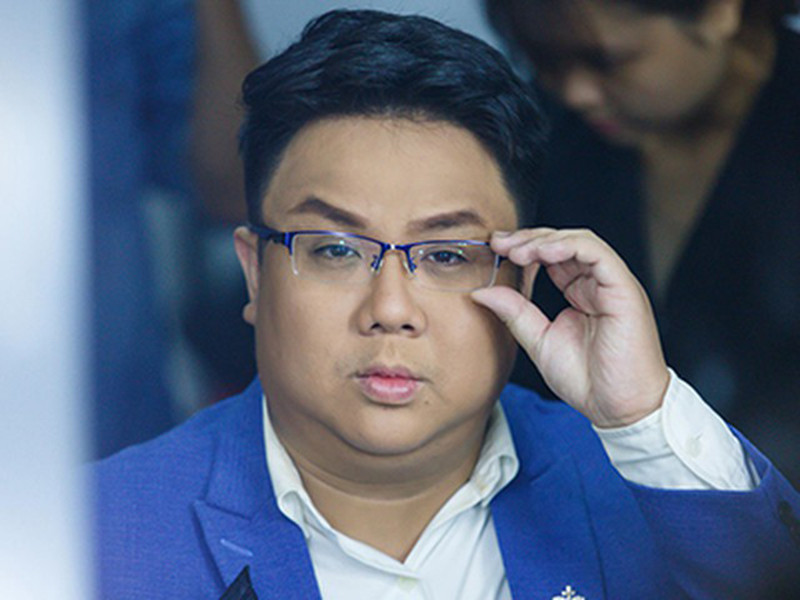 Gia Bảo khẳng định đã chuyển cho người bán vé 2 triệu trước. Nam diễn viên nhấn mạnh anh sẽ giải quyết, chứ không trốn tránh như lời tố. Tuy nhiên, người tố đã chặn Facebook của anh và khi anh gọi cũng không được hồi âm.