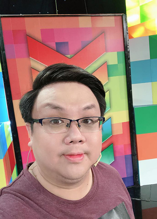 Trên Yan, Gia Bảo cho hay, người tố là nhân viên bán vé cho liveshow của anh tại Hà Nội. Vì người này không chủ động thỏa thuận tiền lương nên anh trả lương như nhân viên tại Sài Gòn chỉ khoảng 3,5 triệu trong khi người tố lại muốn 7-8 triệu.