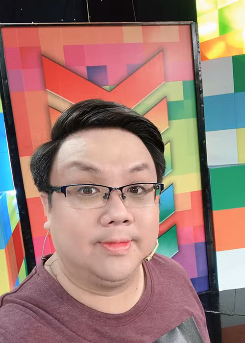 Trên Yan, Gia Bảo cho hay, người tố là nhân viên bán vé cho liveshow của anh tại Hà Nội. Vì người này không chủ động thỏa thuận tiền lương nên anh trả lương như nhân viên tại Sài Gòn chỉ khoảng 3,5 triệu trong khi người tố lại muốn 7-8 triệu.