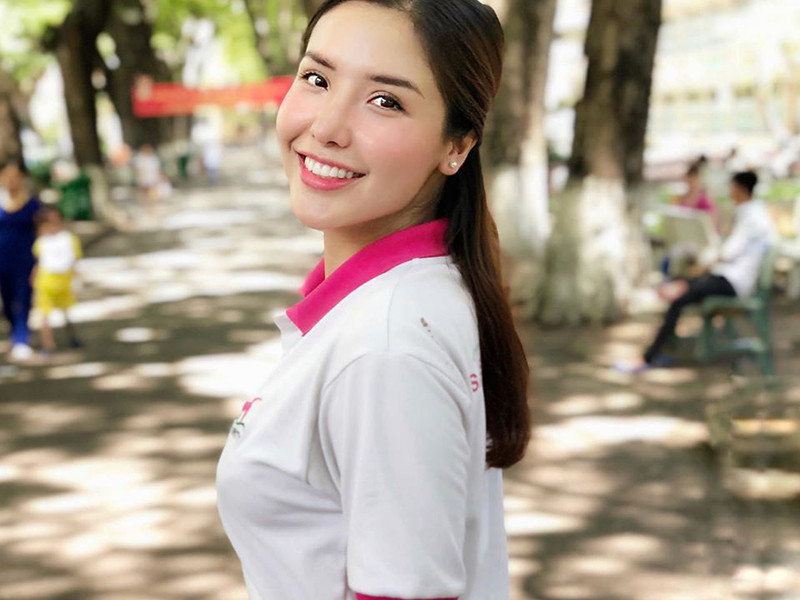 Trước lời tố quỵt tiền, Khánh Phương đã có động thái thỏa thuận với Thùy Trang. Theo Thùy Trang, Khánh Phương đã hứa hoàn lại 250 triệu đồng. Vì vậy, Thùy Trang ẩn status tố Khánh Phương.