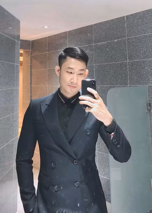 Trọng Nhân cũng vấp phải thị phi vì bị tố quỵt tiền. Theo đó, hồi tháng 3/2020, nam diễn viên bị một người trong ê-kíp chương trình anh từng tham gia tố "hứa trả hóa đơn vé máy bay mà cò quay 2 tháng trời không gửi trong khi đã nhận đủ tiền".