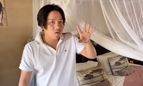 Khoa Pug cam 1 ty dong vao rung ram Chau Phi cach ly