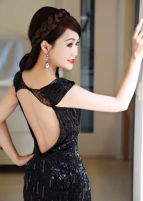 Lương Tiểu Băng còn vướng nghi vấn lạm dụng photoshop, chỉnh sửa ảnh quá đà để có những bức ảnh đẹp lung linh trên mạng xã hội.