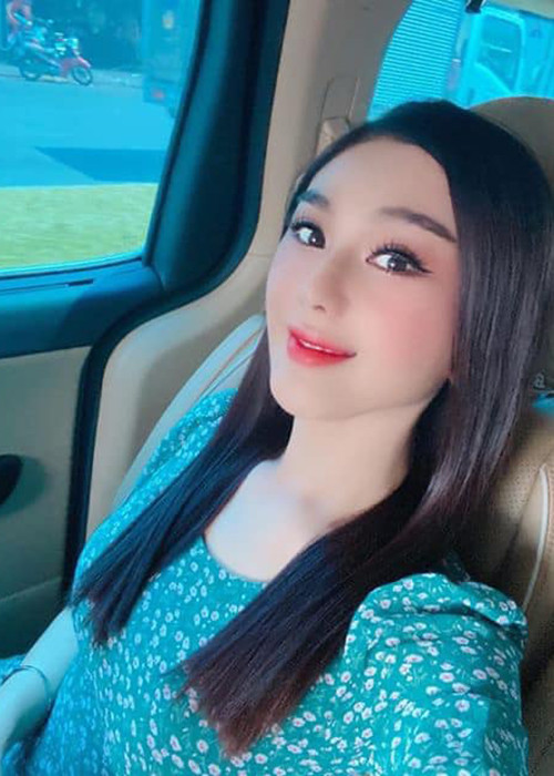 Nhan sắc dao kéo của Lâm Khánh Chi liên tục bị chê đơ như tượng sáp.