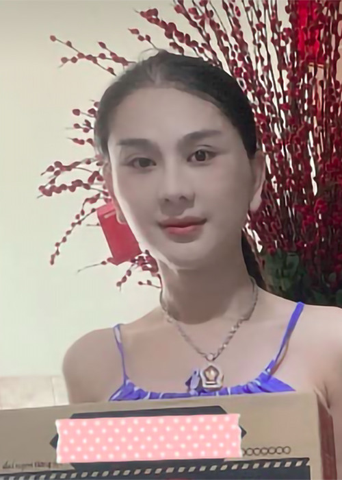  Lâm Khánh Chi vướng nghi vấn phẫu thuật thẩm mỹ vì đôi mắt sưng vù, xếch vào hồi tháng 3.