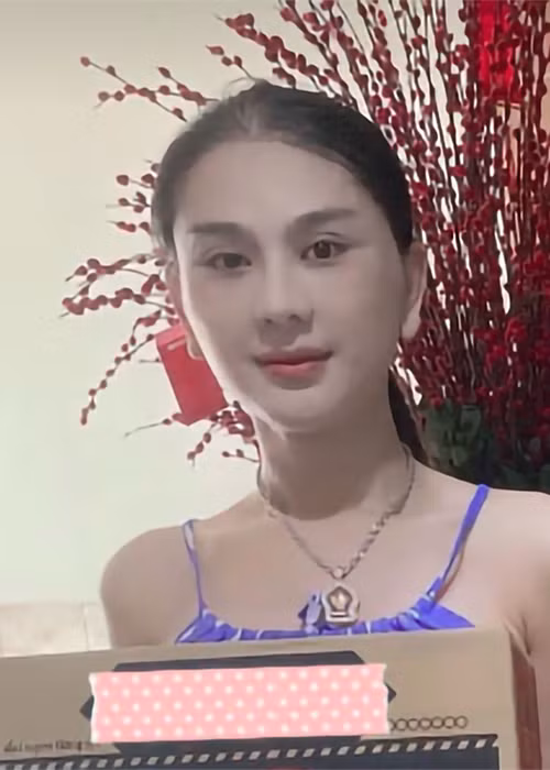  Lâm Khánh Chi vướng nghi vấn phẫu thuật thẩm mỹ vì đôi mắt sưng vù, xếch vào hồi tháng 3.