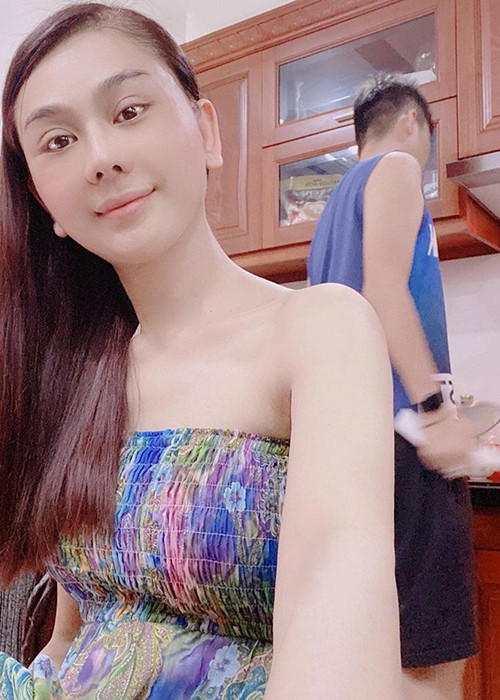 Gần đây, Lâm Khánh Chi thường xuyên khoe mặt mộc.