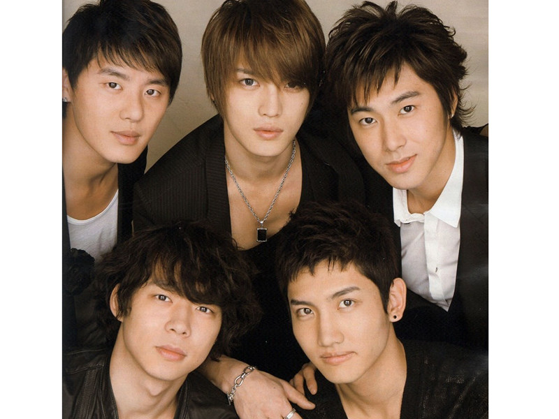 Năm 2003, Jae Joong ra mắt cùng nhóm nhạc TVXQ hay còn gọi là DBSK. Trong nhóm, anh có nghệ danh là Hero.