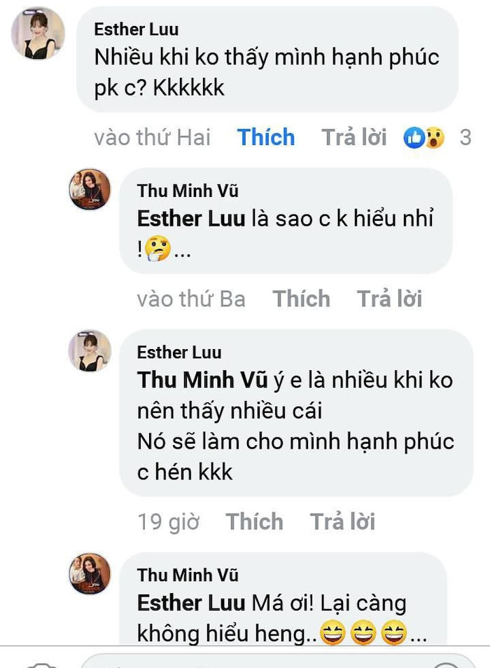 Mới đây nhất, Hari Won lại khiến nhiều bạn bè, đồng nghiệp phải vắt óc suy nghĩ, bàn tán xôn xao trong một bình luận. Cụ thể, dưới clip cắt tóc cho con trai giữa mùa dịch Covid-19 của ca sĩ Thu Minh chia sẻ trên trang cá nhân. Hari Won đã bình luận: “Nhiều khi không thấy mình hạnh phúc phải không chị?”. Với câu hỏi này khiến nữ Diva phải hỏi lại: “Là sao chị không hiểu nhỉ?”.