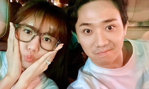 Hari Won đã sống ở Việt Nam hơn 10 năm, thậm chí còn làm người dẫn chương trình cho các gameshow. Tuy nhiên, vốn là người những ngoài nên cô không thể quá sành sỏi ngữ pháp tiếng Việt như người dân bản xứ, bởi lẽ dân gian có câu “Phong ba bão táp không bằng ngữ pháp Việt Nam”.