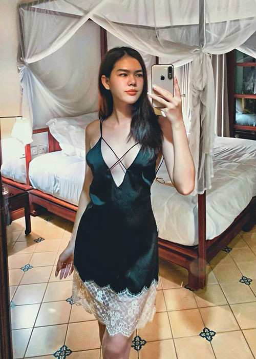 Lê Ngọc Trinh ngày càng gợi cảm.