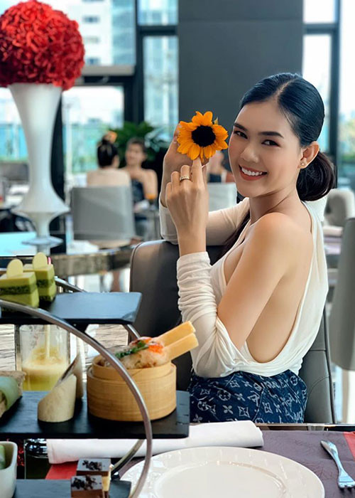 Lê Ngọc Trinh ăn vận quyến rũ ở đời thường lẫn đi sự kiện.