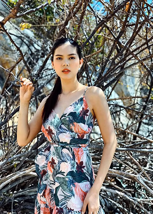 Trong thời gian qua, chân dài gốc Cần Thơ vướng tin đồn hẹn hò chàng trung vệ U21 Việt Nam – Lê Thành Phong.