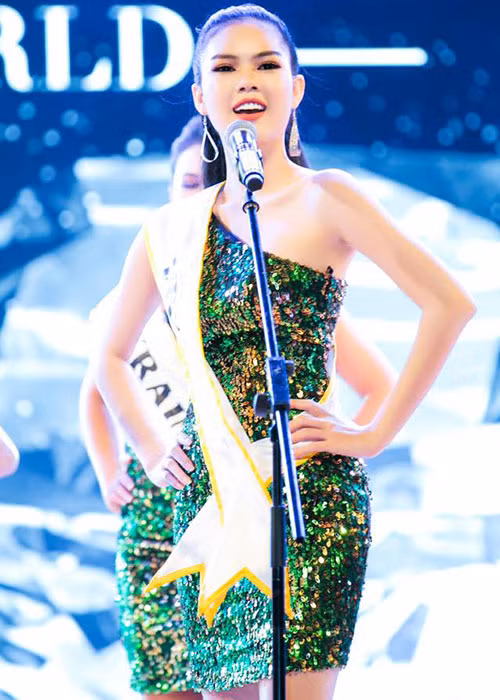 Cũng trong năm 2017, Lê Ngọc Trinh thử sức ở cuộc thi Miss Ao dai Vietnam World.