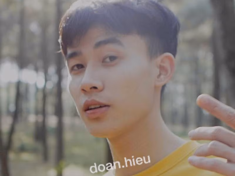 Trước “Tình sầu thiên thu muôn lối”, Doãn Hiếu được chú ý nhờ ca khúc đầu tay “Em chỉ cần nói có”. Ảnh: FBNV