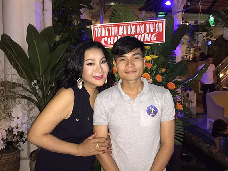 Lê Duy nên duyên với đạo diễn Hiếu Trần. Tuy nhiên, đến năm 2018, Hiếu Trần kết hôn với ca sĩ Hồng Hạnh, khẳng định giữa anh và Lê Duy chưa từng tồn tại tình yêu nam nữ.