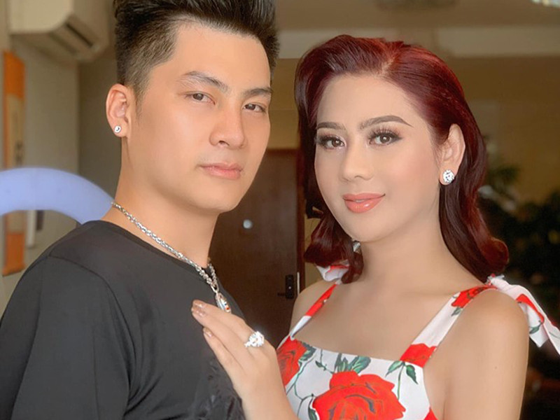 Lâm Khánh Chi được chồng trẻ yêu thương. Ngoài ra, nữ ca sĩ chuyển giới còn có một cậu con trai chào đời nhờ mang thai hộ.