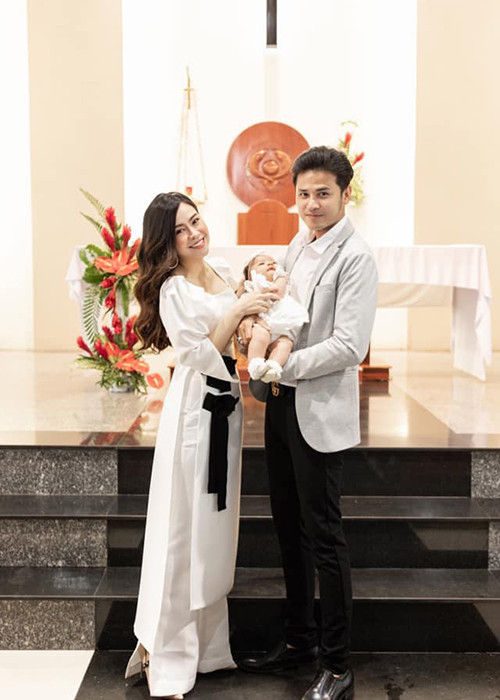 Chia sẻ về lần đầu làm mẹ, Ngọc Ánh cho biết, sau khi con chào đời, cuộc sống của cô thay đổi rất nhiều, mỗi ngày chỉ xoay quay việc chăm sóc con. Tuy nhiên, nữ diễn viên thực sự cảm thấy rất hạnh phúc.