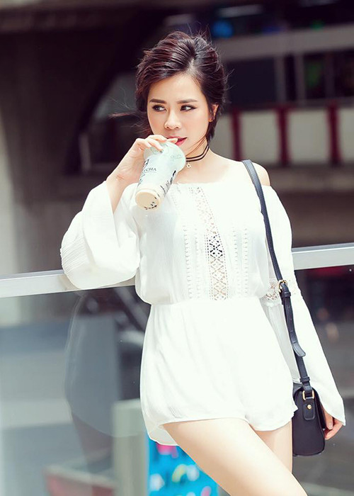 Nữ diễn viên sở hữu vẻ đẹp dịu dàng, gợi cảm.