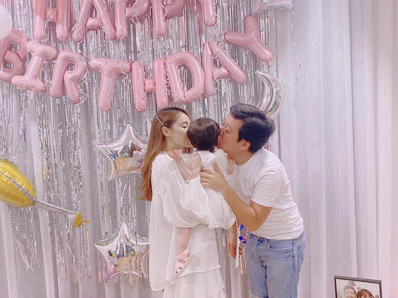 Truong Giang - Nha Phuong khoe con gai, lo them anh dinh hon xuc dong