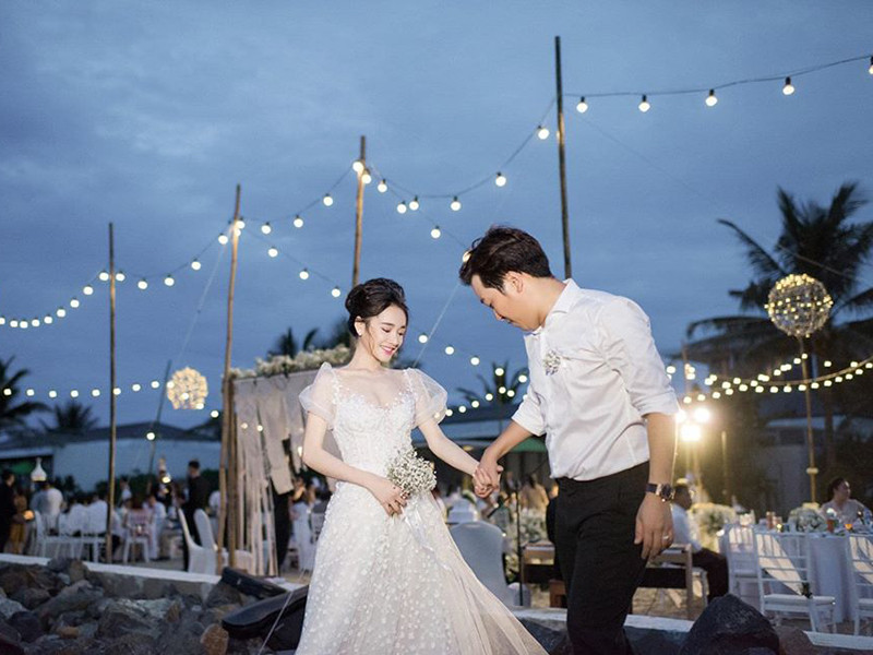 Vợ chồng "Mười Khó" có con gái vào đầu năm 2019, đến cuối năm mới công khai thông tin.