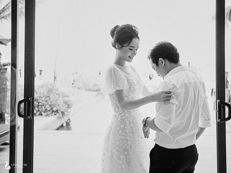 Vợ chồng Trường Giang quyết định giấu mặt con gái để bé không bị công chúng quan tâm quá nhiều.