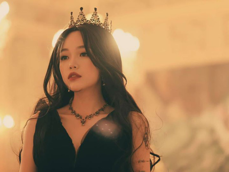 Cô nàng sinh năm 1996 hiện có 1,4 triệu tài khoản theo dõi Fanpage, 1,9 triệu tài khoản theo dõi kênh Youtube.