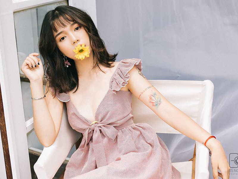 Linh Ngọc Đàm sở hữu vóc dáng khá nhỏ nhắn.