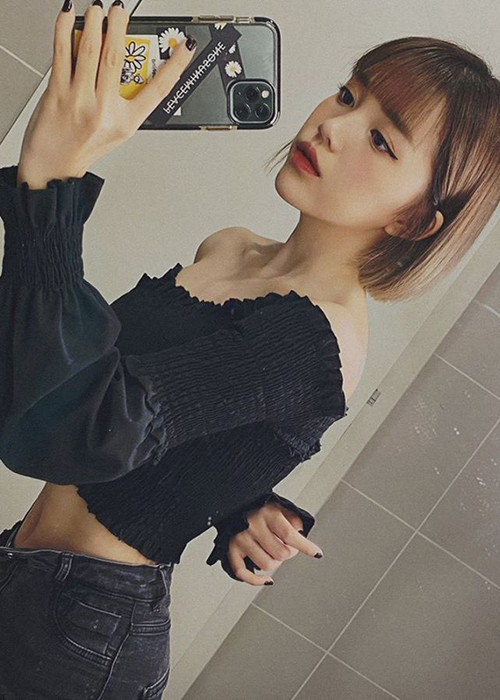 Linh Ngọc Đàm trở thành tâm điểm sau khi vướng ồn ào với Midu.