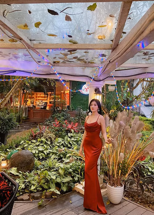 Nữ diễn viên phim "Nhà trọ Balanha" có lợi thế về ngoại hình với gương mặt ưa nhìn, vóc dáng cao ráo.