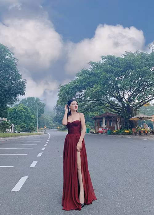 Trên Dân Việt, 9X cho biết gia đình rất ủng hộ các công việc của cô.