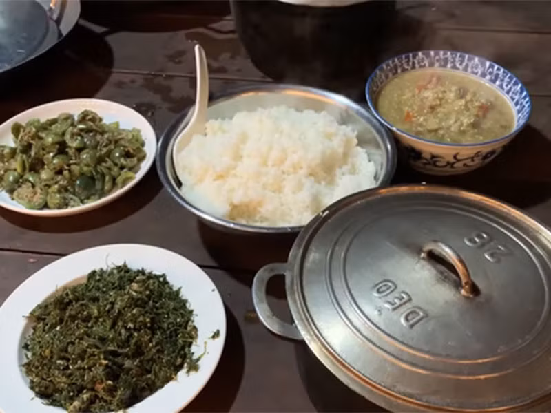 Mỗi khi về quê, top 5 Hoa hậu Hoàn vũ Thế giới 2018 vẫn yêu thích các món ăn dân dã như lá sắn xào với cá hấp, cà đắng hầm.