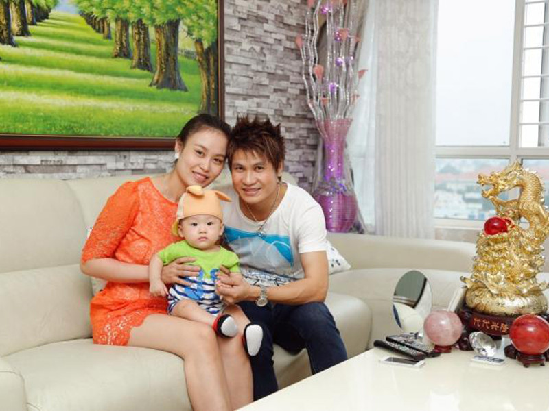 Cặp đôi có một cậu con trai kháu khỉnh tên Andy. Ảnh: Vietnamnet