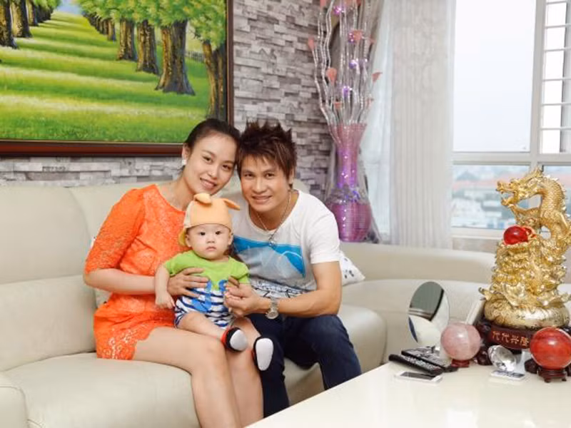 Cặp đôi có một cậu con trai kháu khỉnh tên Andy. Ảnh: Vietnamnet