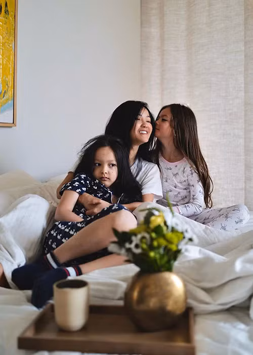 Đã 3 năm kể từ khi Hồng Nhung ly hôn lần 2. Hiện tại, nữ ca sĩ được cho là đã có bạn trai mới. Theo Vietnamnet, người yêu của Hồng Nhung là người Mỹ.