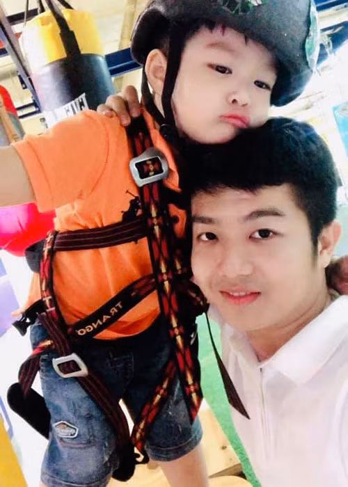 Chồng cũ của Nhật Kim Anh cho biết, khi hỏi con trai muốn về ở với ai, bé nói muốn sống với bố và ông bà nội nhưng muốn mẹ về ở cùng.