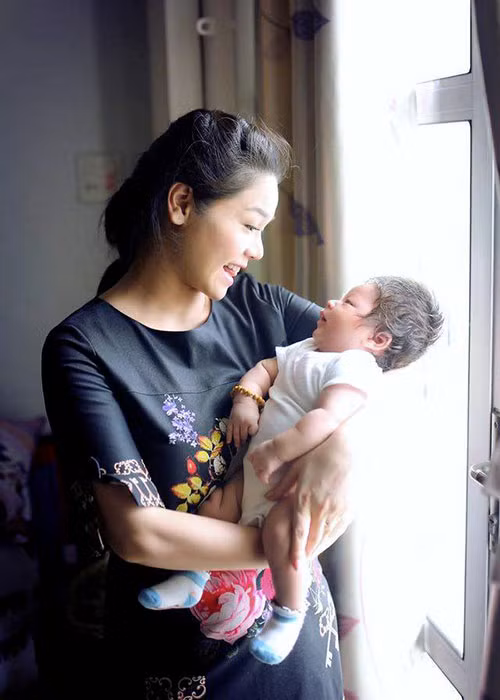 Nhật Kim Anh giành lại quyền nuôi dưỡng con trai khi công việc đã ổn định cũng như cho rằng bị chồng cũ ngăn cản gặp con.