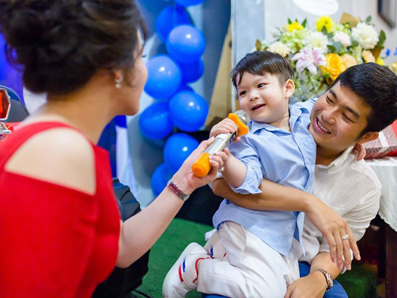 Bửu Lộc vừa kháng nghị để được tiếp tục chăm sóc con trai Bửu Long.