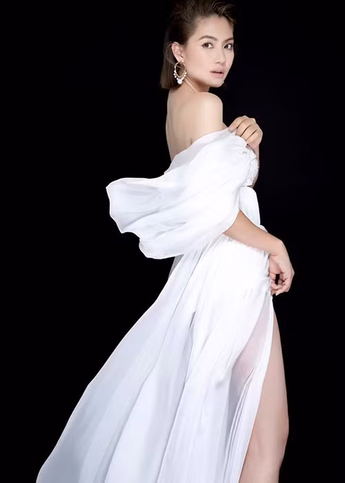 Trong "Luật trời", nhân vật Trang của Ngọc Lan gây chú ý bởi những bộ bà ba chói mắt, trang điểm lòe loẹt.