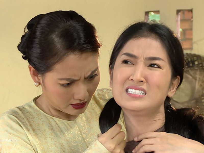 Nội dung phim "Luật trời" xoay quanh mối quan hệ giữa Trang và Thảo cùng con gái của Thảo là Ngọc Bích. Vì ghen tỵ với cuộc sống hạnh phúc của Thảo, Trang lập kế hãm hại người em nuôi. Nhiều năm về sau, con gái của Thảo tiếp tục mối duyên nợ với Trang.