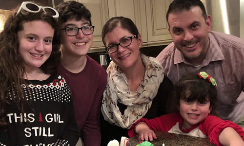 Vo va 3 con chi kip tu biet chong mat vi Covid-19 qua dien thoai