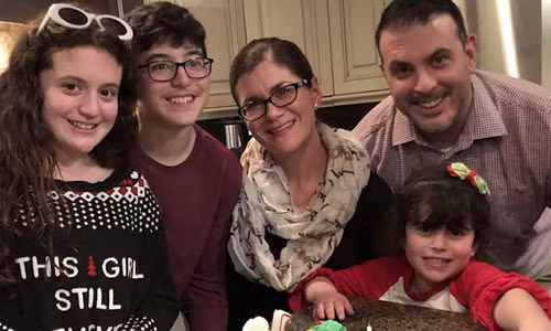 Vo va 3 con chi kip tu biet chong mat vi Covid-19 qua dien thoai