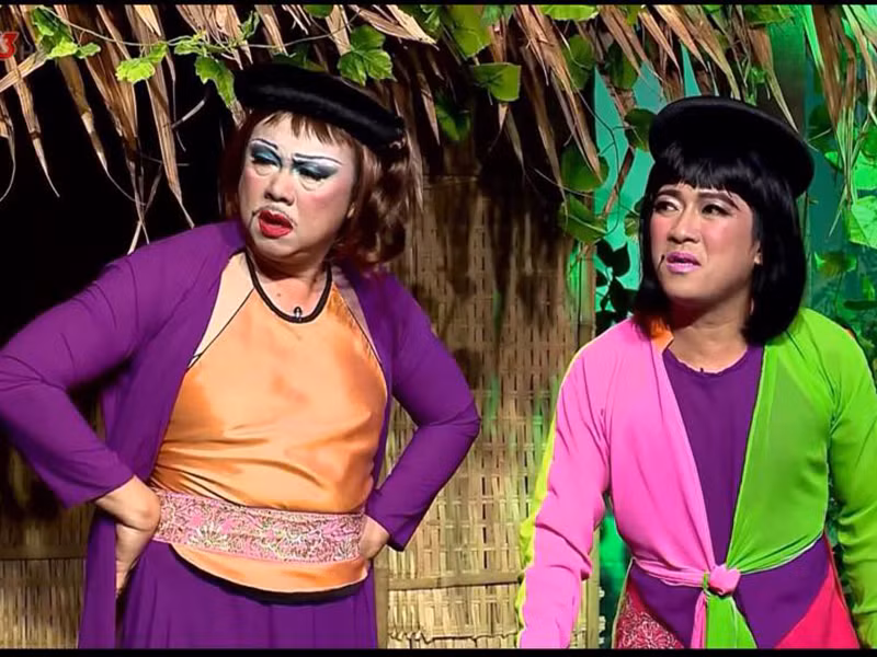 Trong "Ơn giời, cậu đây rồi", Chí Tài có những màn giả gái xấu kinh điển. Ảnh: FBNV